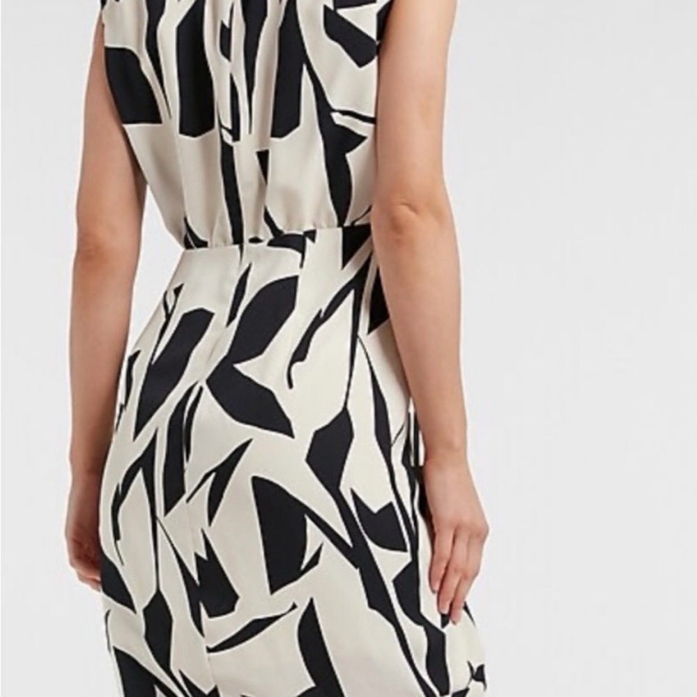 Express Abstract Black and Cream Mini Dress - Picture 5 of 7